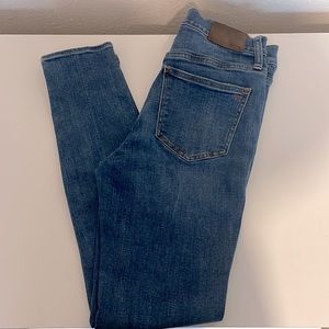 Women’s high-rise skinny jeans